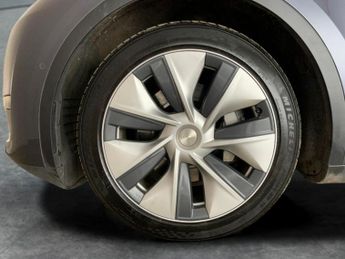 Tesla Model Y (Dual Motor) Long Range 4WDE (384 bhp) - KEYLESS ENTRY - REV CAM