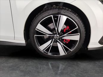 Volkswagen Golf 2.0 TDI GTD DSG (200 ps) - LED - ALCANTARA - HEATED STEERING