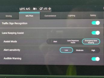 MG Mg4 64kWh Trophy Long Range (203 ps) - HEATED SEATS - HEATED STEERIN