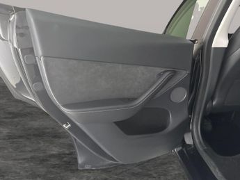 Tesla Model Y (Dual Motor) Long Range 4WDE (384 bhp) - HEATED STEERING