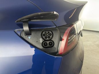 Tesla Model Y SUV RWD (346 ps) - HEATED STEERING - BLIND SPOT ASSIST - WIFI