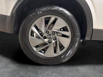 Nissan Qashqai 1.3 DIG-T MHEV Acenta Premium XTRON (158 ps) - BLIND SPOT ASSIST