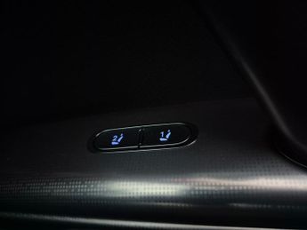 Genesis GV60 77.4kWh Premium (229 ps) - HEAT AND COOL SEATS - LED - REVERSE C