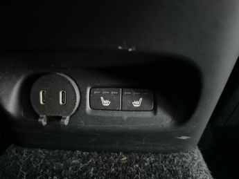 Volvo XC40 Recharge 69kWh Plus (231 ps) - BLACK ROOF RAILS - ACTIVE LANE AS