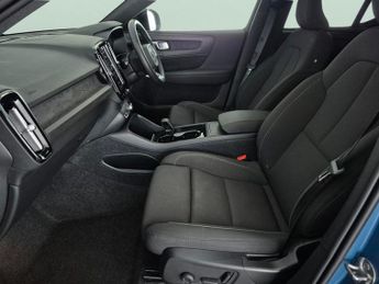 Volvo XC40 Recharge 69kWh Plus (231 ps) - BLACK ROOF RAILS - ACTIVE LANE AS