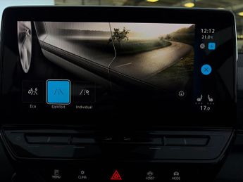 Volkswagen ID.3 Pro 58kWh Life (145 ps) - HEATED SEATS - NAV - HEATED STEERING