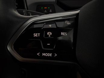 Volkswagen ID.3 Pro 58kWh Life (145 ps) - HEATED SEATS - NAV - HEATED STEERING