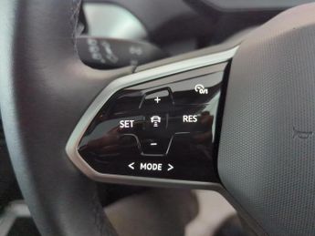 Volkswagen ID.4 Pure Performance 52kWh Style Edition (170 ps) - HEATED WHEEL