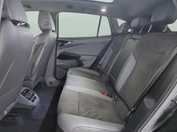 Volkswagen ID.4 Pure Performance 52kWh Style Edition (170 ps) - HEATED WHEEL