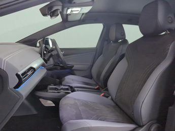 Volkswagen ID.4 Pure Performance 52kWh Style Edition (170 ps) - HEATED WHEEL