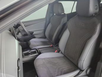 Volkswagen ID.4 Pure Performance 52kWh Style Edition (170 ps) - HEATED WHEEL
