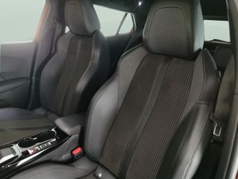 Peugeot E-2008 50kWh GT (7kW Charger) (136 ps) - REVERSE CAM - NAV - HEATED SEA