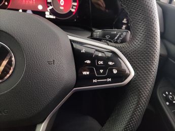 Volkswagen Golf 2.0 TDI GTD DSG (200 ps) - LED - ALCANTARA - HEATED STEERING