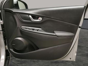 Hyundai Kona 64kWh Ultimate (10.5kW Charger) (204 ps) - NAV - HEATED STEERING