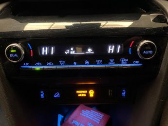 Toyota Yaris Cross 1.5 VVT-h Dynamic E-CVT AWD (116 ps) - BLUETOOTH - AIR CON