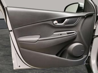 Hyundai Kona 64kWh Ultimate (10.5kW Charger) (204 ps) - NAV - HEATED STEERING