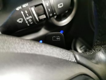 Hyundai Kona 64kWh Ultimate (10.5kW Charger) (204 ps) - NAV - HEATED STEERING