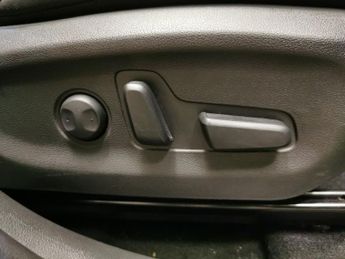 Hyundai Kona 64kWh Ultimate (10.5kW Charger) (204 ps) - NAV - HEATED STEERING