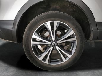 Nissan Qashqai 1.3 DIG-T N-Connecta DCT (160 ps) - REVERSE CAM - NAV - GLASS RO