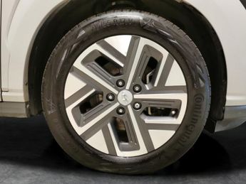 Hyundai Kona 64kWh Ultimate (10.5kW Charger) (204 ps) - NAV - HEATED STEERING