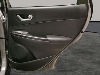 Hyundai Kona 64kWh Ultimate (10.5kW Charger) (204 ps) - NAV - HEATED STEERING