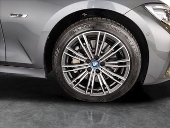BMW 3 Series 2.0 330e 12kWh M Sport Plug-in (292 ps) - APPLE CARPLAY - PARK A