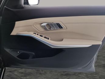 BMW 3 Series 2.0 330e 12kWh M Sport Plug-in (292 ps) - APPLE CARPLAY - PARK A