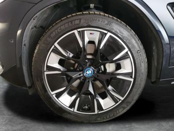 BMW iX3 80kWh M Sport Pro (286 ps) - GESTURE CONTROL - HUD - ADAPT CRUIS
