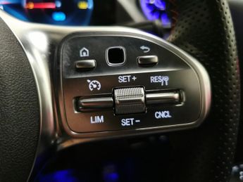 Mercedes-Benz EQA EQA 250+ 70.5kWh AMG Line (190 ps) - HEATED LEATHER - MIRROR PAC