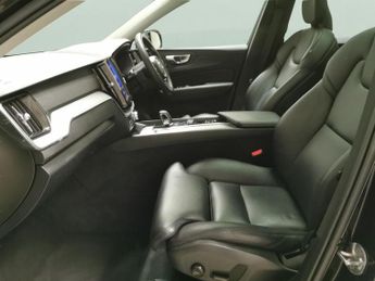 Volvo XC60 2.0h T6 Recharge 18.8kWh Plus Plug-in AWD (350 ps) - ADAPT CRUIS