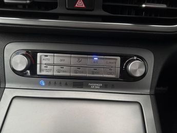 Hyundai Kona 39kWh SE Connect (10.5kW Charger) (136 ps) - LANE DEPARTURE  - B