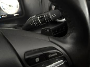 Hyundai Kona 39kWh SE Connect (10.5kW Charger) (136 ps) - LANE DEPARTURE  - B
