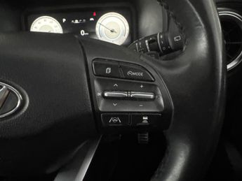 Hyundai Kona 39kWh SE Connect (10.5kW Charger) (136 ps) - LANE DEPARTURE  - B