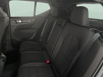 Volvo XC40 Recharge 69kWh Plus (231 ps) - KEYLESS ENTRY - PARK ASSIST - LED