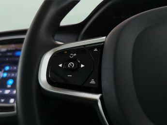 Volvo XC90 2.0h T8 Recharge 18.8kWh Plus Plug-in 4WD (455 ps) - ADAPT CRUIS