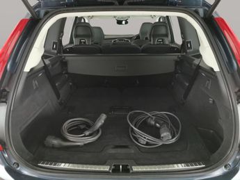Volvo XC90 2.0h T8 Recharge 18.8kWh Plus Plug-in 4WD (455 ps) - ADAPT CRUIS