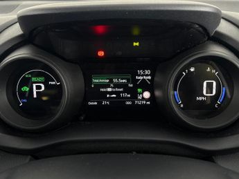 Toyota Yaris 1.5 VVT-h Design E-CVT (116 ps) - WIFI - LANE DEPARTURE  - BLUET