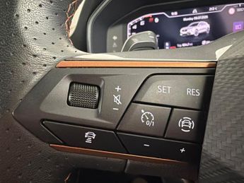 Cupra Formentor 1.4 eHybrid 12.8kWh V2 Plug-in DSG (204 ps) - LED - REVERSE CAM 