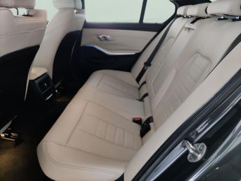 BMW 3 Series 2.0 330e 12kWh M Sport Plug-in (292 ps) - APPLE CARPLAY - PARK A