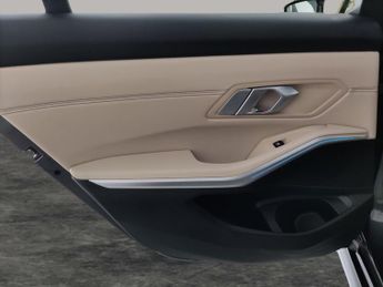 BMW 3 Series 2.0 330e 12kWh M Sport Plug-in (292 ps) - APPLE CARPLAY - PARK A