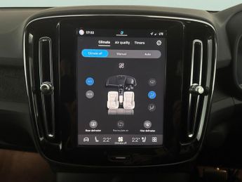 Volvo XC40 Recharge 69kWh Plus (231 ps) - KEYLESS ENTRY - PARK ASSIST - LED