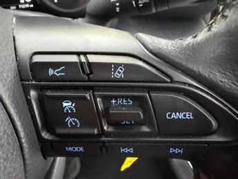 Toyota Yaris 1.5 VVT-h Design E-CVT (116 ps) - WIFI - LANE DEPARTURE  - BLUET