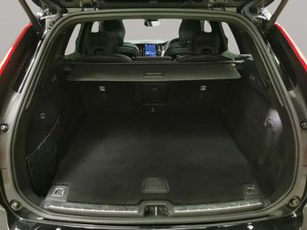 Volvo XC60 2.0h T6 Recharge 11.6kWh R-Design Plug-in AWD (340 ps) - LED - H