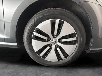 Volkswagen E-golf 35.8kWh e-Golf (136 ps) - CLIMATE CONTROL - DAB - USB AUDIO