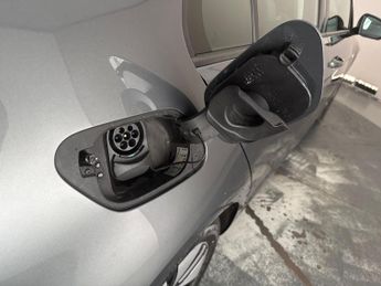 Volkswagen E-golf 35.8kWh e-Golf (136 ps) - CLIMATE CONTROL - DAB - USB AUDIO
