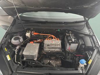 Volkswagen E-golf 35.8kWh e-Golf (136 ps) - CLIMATE CONTROL - DAB - USB AUDIO