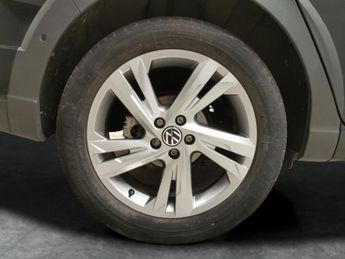 Volkswagen Taigo 1.5 TSI R-Line DSG (150 ps) - BLUETOOTH - WIRELESS CHARGER - DIG