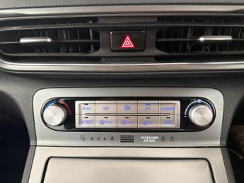 Hyundai Kona 64kWh Premium (10.5kW Charger) (204 ps) - HEATED SEATS - HEATED 