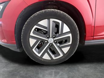 Hyundai Kona 64kWh Premium (10.5kW Charger) (204 ps) - HEATED SEATS - HEATED 