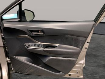 Toyota C-HR 1.8 VVT-h Dynamic CVT (122 ps) - LED - REVERSE CAM - NAV